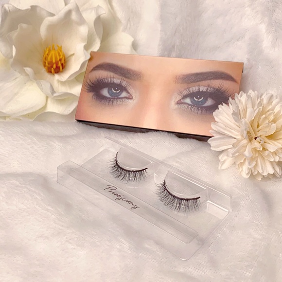 Promiscuous lashes - Picture 1 of 2